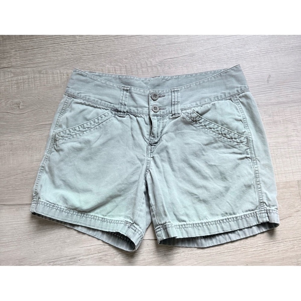 The North Face vintage womens 10 Light Green Cotton Twill Chino Shorts‎